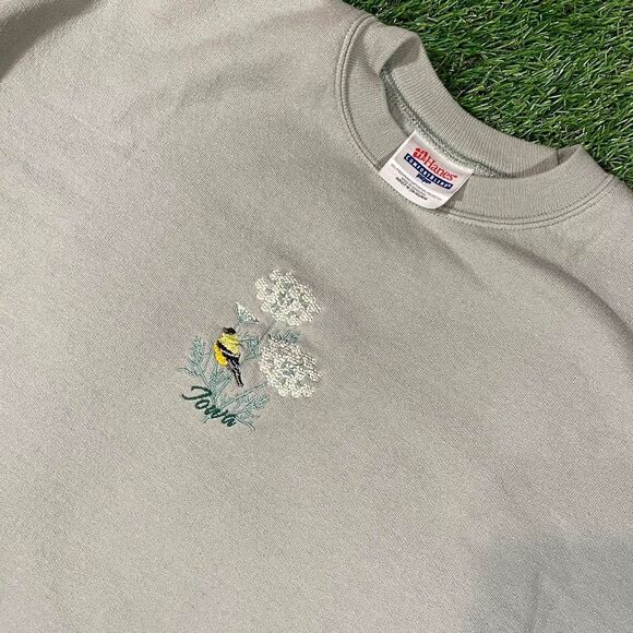 Vintage Hanes Iowa embroidered bird tan crewneck sweatshirt (M) - Picture 2 of 5